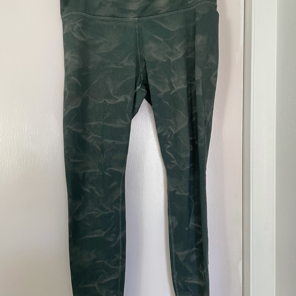 Nike Mid Rise Dry Fit Leggings